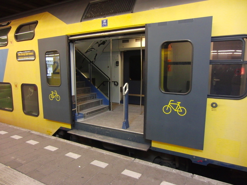 ilovecharipic's tweet photo. 自転車も乗っていい電車？日本にもほしいところですね！#ILoveChari https://t.co/pqVQhaaxH9