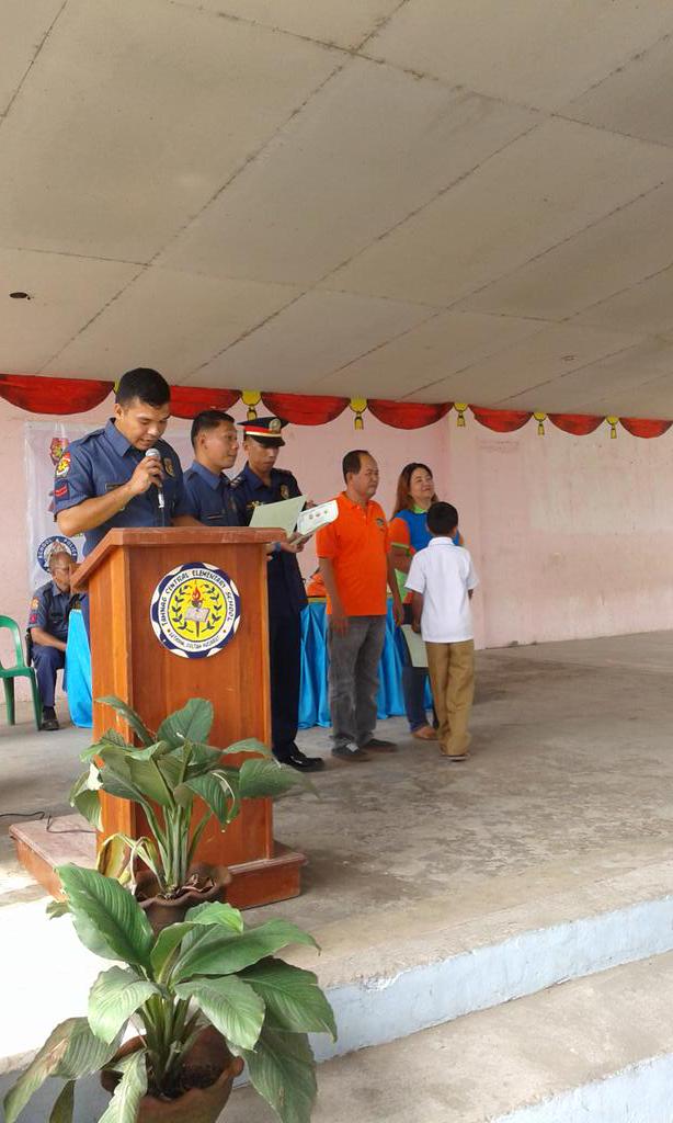 lutayanPNP's tweet photo. DARE Graduation ceremony at Tamnag Central Elementary School,Tamnag,Lutayan SK. http://t.co/CKUKfzmBvh