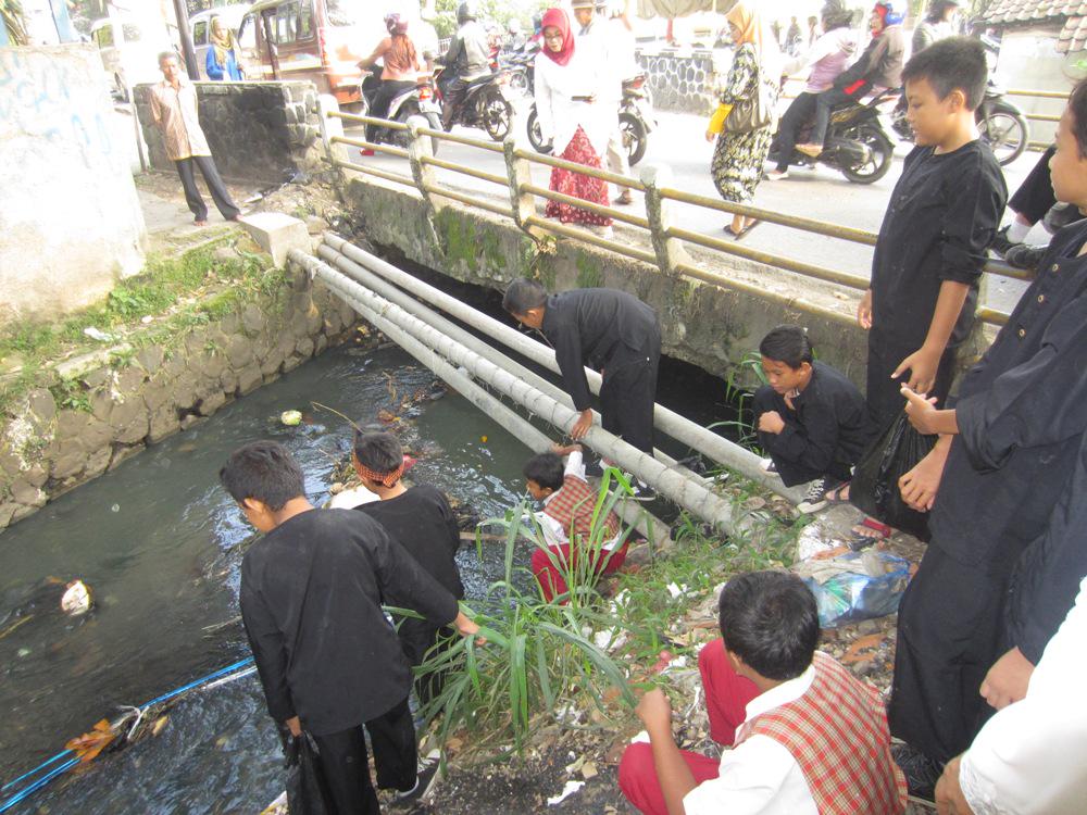 SDNCijawura's tweet photo. @ridwankamil @DiskominfoBdg @bplh_kotabdg @BDGcleanaction @hansumarno juara adlh proses membentuk kesadaran yg tingi http://t.co/q8fVpmPKcE