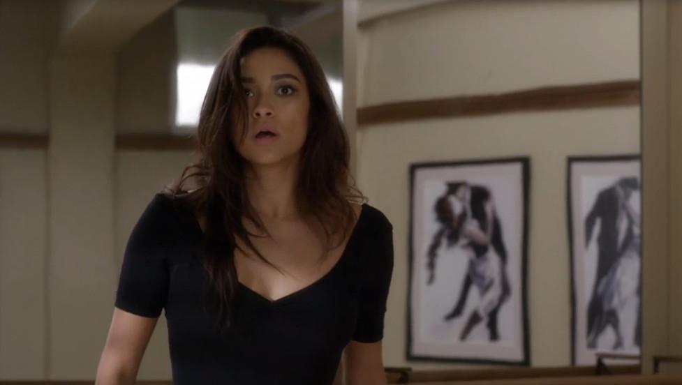 PLLonMax's tweet photo. LOL! How cute was Emily when she saw Talia watching her dance?! #PLL http://t.co/7YdSm8UDDG