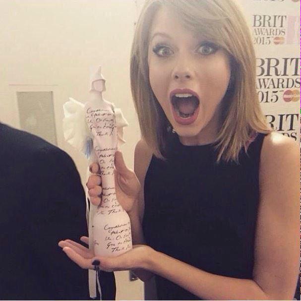 hyusetrigg's tweet photo. Tay初めてのBrit Awardおめでとー🎉💓 #TaylorSwiftBRITS #CongratsOnYourBritAwardTaylor #CongratsTaylorSwift http://t.co/aQa13GWfJH