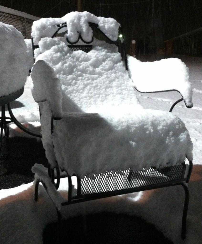 Ayasha2010's tweet photo. ..I'll just sit here.. http://t.co/yYFA8uE8Qv