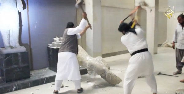 DavidMeseguer's tweet photo. Genocidio cultural. Militantes del ISIS destruyendo la historia de Iraq y Mesopotamia en el museo de Mosul http://t.co/WcAAalRMbd