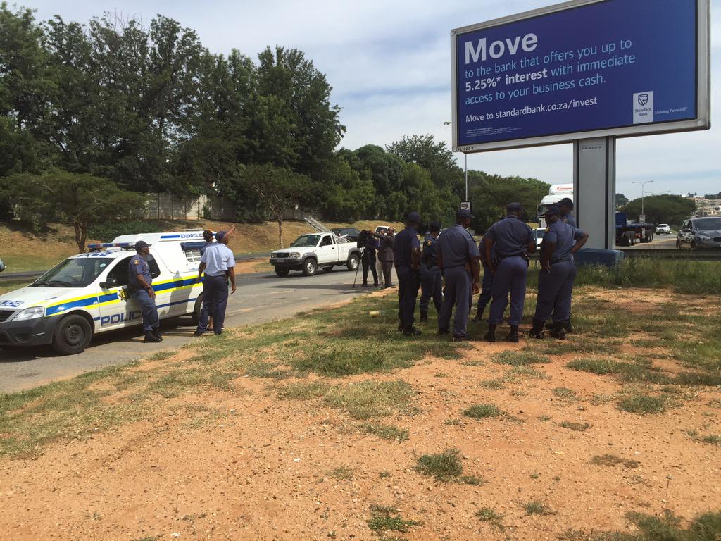 JacqueSteenkamp's tweet photo. Police are on scene in William Nicol to avoid further disruptions by taxi drivers. #sabcnews #TaxiViolence http://t.co/NYvYzIkeQG