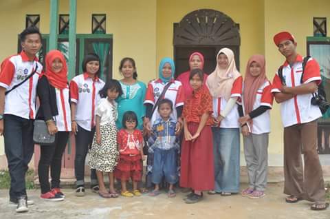 keluarga baru d Desa Temajuk, Sambas. masa KKN Kebangsaan. we are family, miss u all