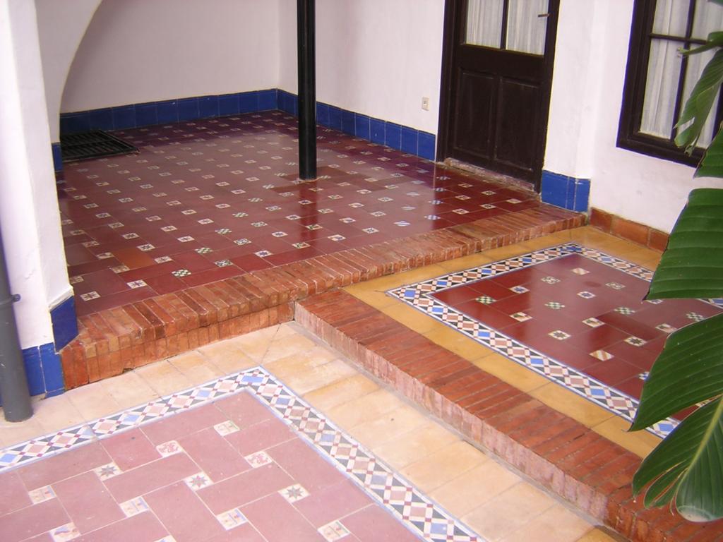 RustisurB's tweet image. Recuperamos suelos hidráulicos antiguos con el color casi perdido