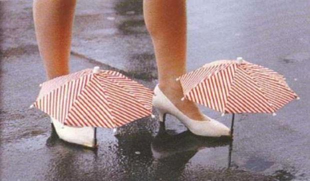 ZFlanelle's tweet photo. Je vous propose donc les chaussures parapluie idéales pour mettre des talons les jours de pluie.
#fashion #pluie http://t.co/rg6jm3DyLI