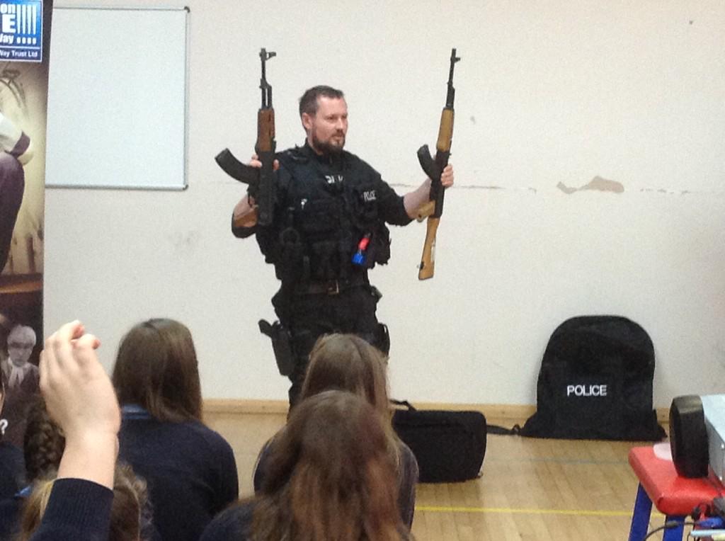 ShazziLeCoupon's tweet image. @BeaulieuSchool @pmnw1 #whichisreal