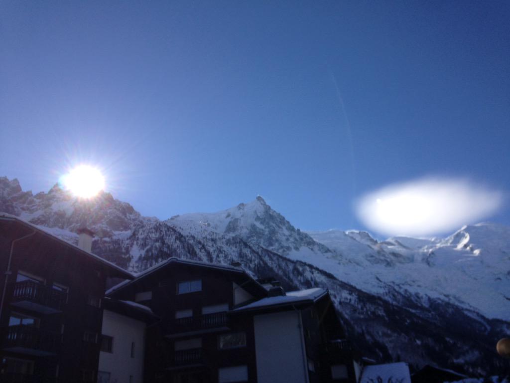 Bestjobers's tweet photo. Perfect Day of the #BigChamWeek ! Let's go hit the slopes π @vagabrothers @gregorsnell @Chamonix_France #chamlive http://t.co/l9iqV62ooY