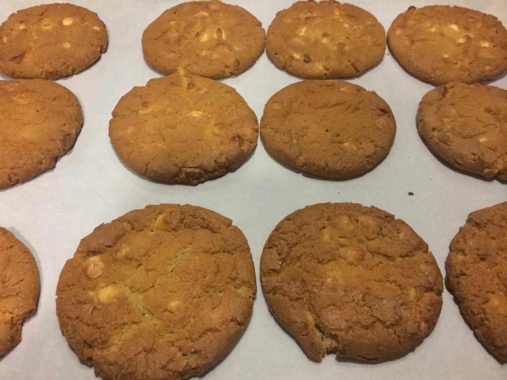cafeatcode's tweet image. Chefs just brought the first batch of cookies out of the oven!!! Come get your free cookie and hot drink! 😍