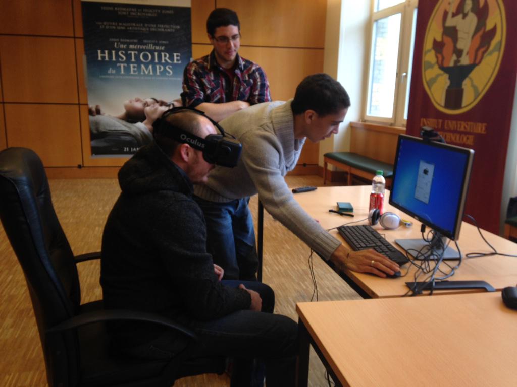 FUTUROSCOM's tweet photo. Alexis a aussi testé l'Oculus Rift !
#futuroscom http://t.co/sUK5h7S9dL