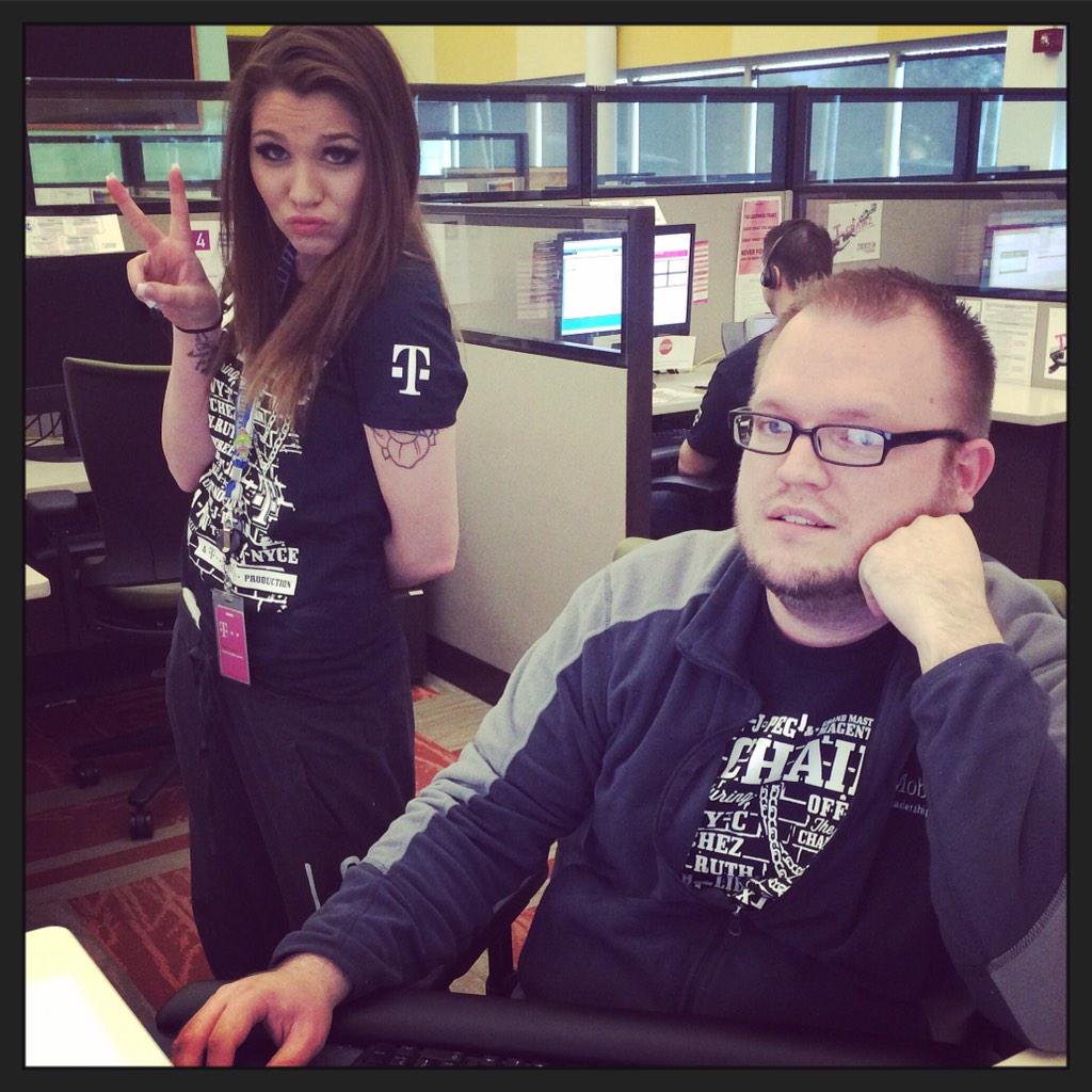 _JessicaZimm92's tweet photo. T mobile twerk team #tchainz http://t.co/sohfLJwJCo