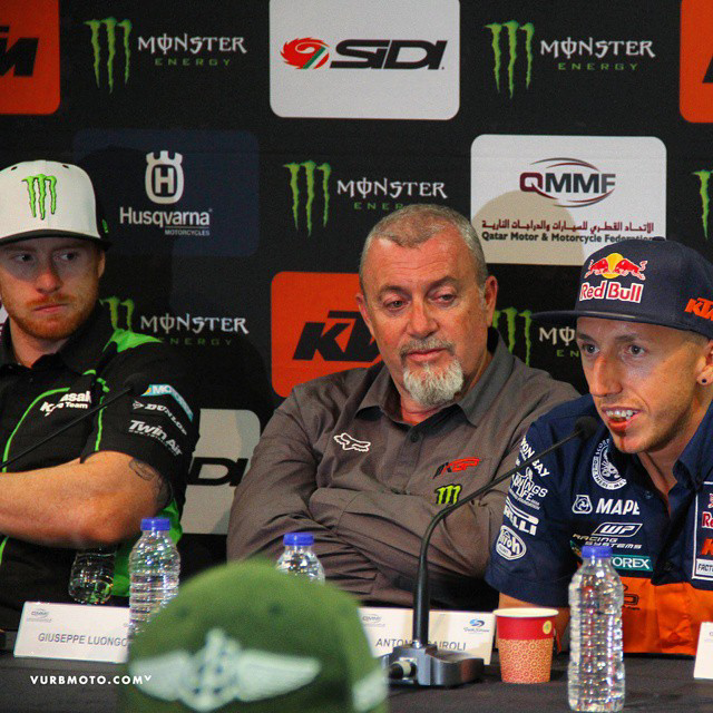 TheMakx's tweet photo. Los de Vurb Moto han colgado esta foto y ya estoy nervioso! Se acerca la madre de todas las batallas!! http://t.co/pzqQPP1u0R