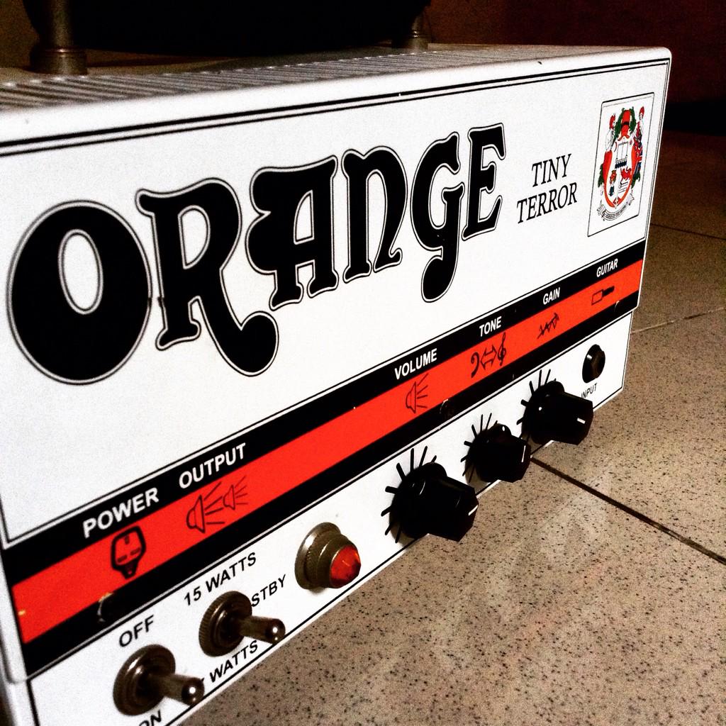 iqraHP's tweet photo. @iqraHP: Orange tiny terror 3,5jt &amp; Epiphone flying V korina 4jt 081318565969 http://t.co/y1oAahmvSQ @radyaguitars @gitarisINA @gooswyn
