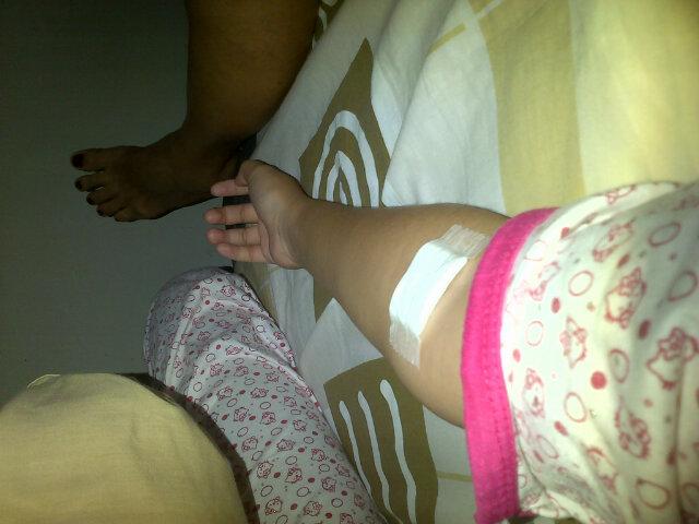 Brellaa_'s tweet photo. #DiSaatItuKadangSayaMerasaSedih waktu dokter bilang mesti disuntik ._. @lev_ans http://t.co/lwHjlV6hrD