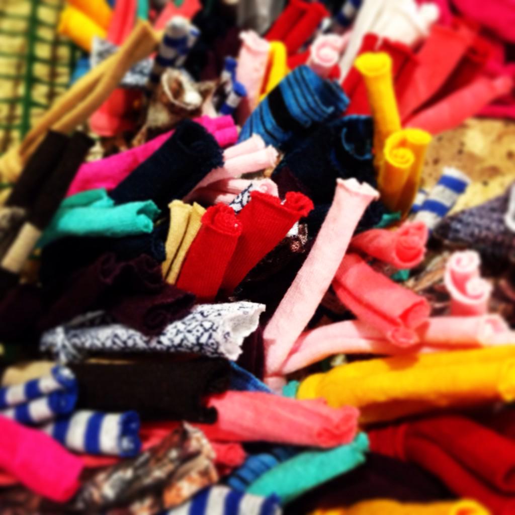 lidiagomo's tweet photo. Texint colors pel 21de març "El món a la plaça" #ProjecteICILH @aeitaca . Tothom al carrer!! http://t.co/j8hdd8OCC2