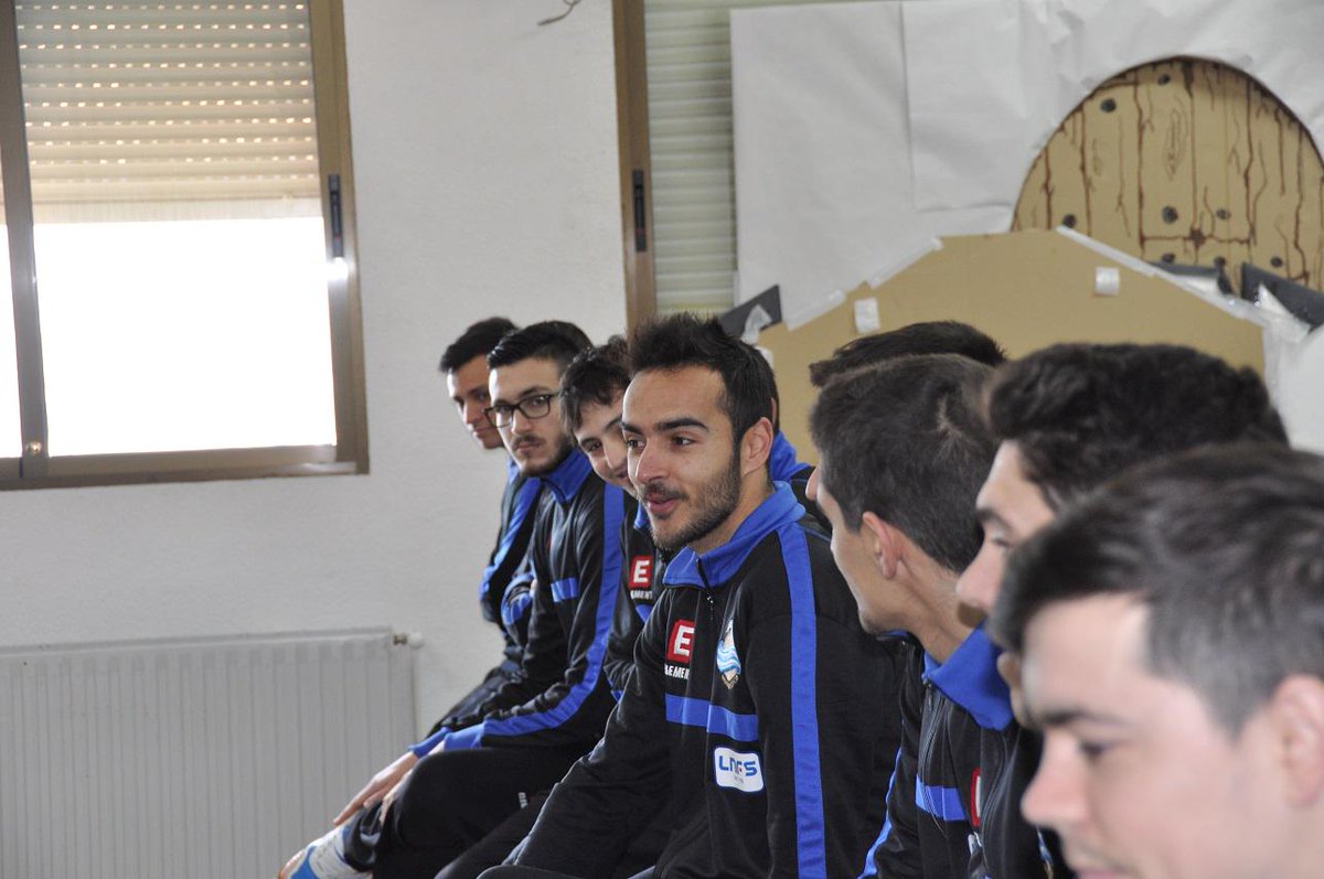 Aarón y sus compañeros, ejemplo de integración social en el CEIP Miguel Hernández montesinosfutbolsala.com/aaron-y-sus-co…