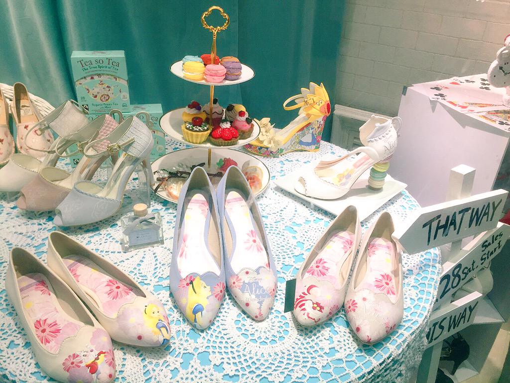 マカロンのヒール Randaから ふしぎの国のアリス 生誕150周年を記念したシューズコレクションが登場 すぐ折れそうだな おしキャラっ 今流行りのアニメやゲームのキャラクターのオモシロ情報をまとめるサイトです マカロンのヒール Randaから ふしぎの国のアリス 生誕150周年を記念したシューズコレクションが登場 すぐ折れそうだな おしキャラっ 今流行りのアニメやゲームのキャラクターのオモシロ情報をまとめるサイトです