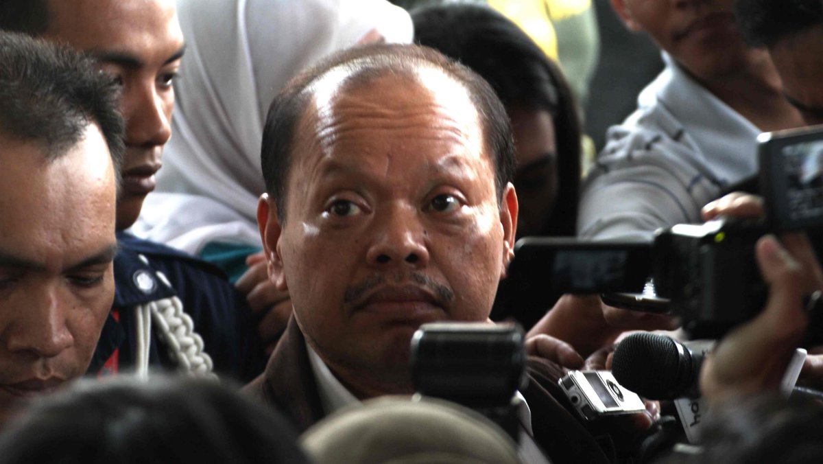 efinafriza's tweet photo. Skrg Smua org bisa menggugat "@VIVAnews: Sutan Bhatoegana Ajukan Gugatan Praperadilan Besok http://t.co/60xvpUCrPn http://t.co/UUlTvMB3ZS"