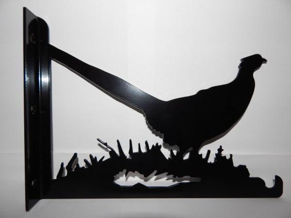 Just finished the work on the a gate sign and hanging basket bracket. <a href="/bec_whitehouse/">Rebecca Whitehouse.</a> <a href="/C2Business/">C2 Business & Media Ltd</a> #200designs