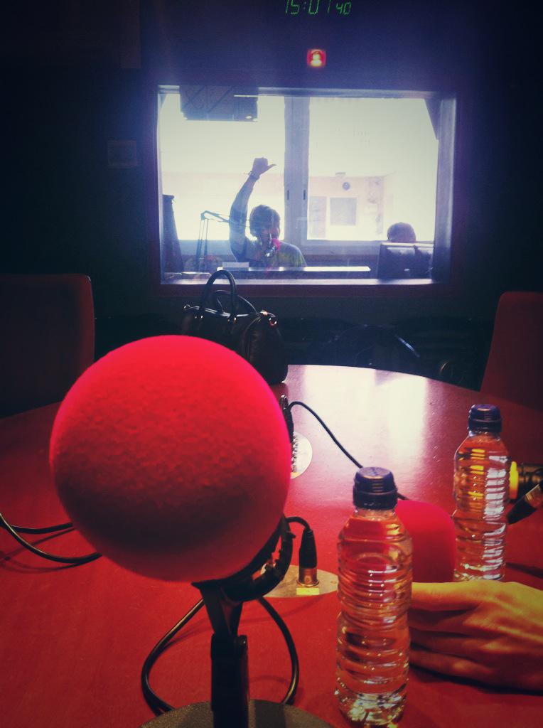 CrossingOficial's tweet image. Amb @uri_mora a @Xtrems_cat! Aviat us anunciarem quan ho podreu escoltar! #promoCD #juntsparemeltemps #crossingCD