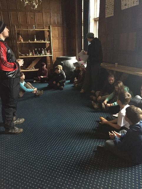 DartonPrimary's tweet photo. Quick workshop in the #wizardlab as there is no time for hanging around! http://t.co/Q9ON6AtbRD