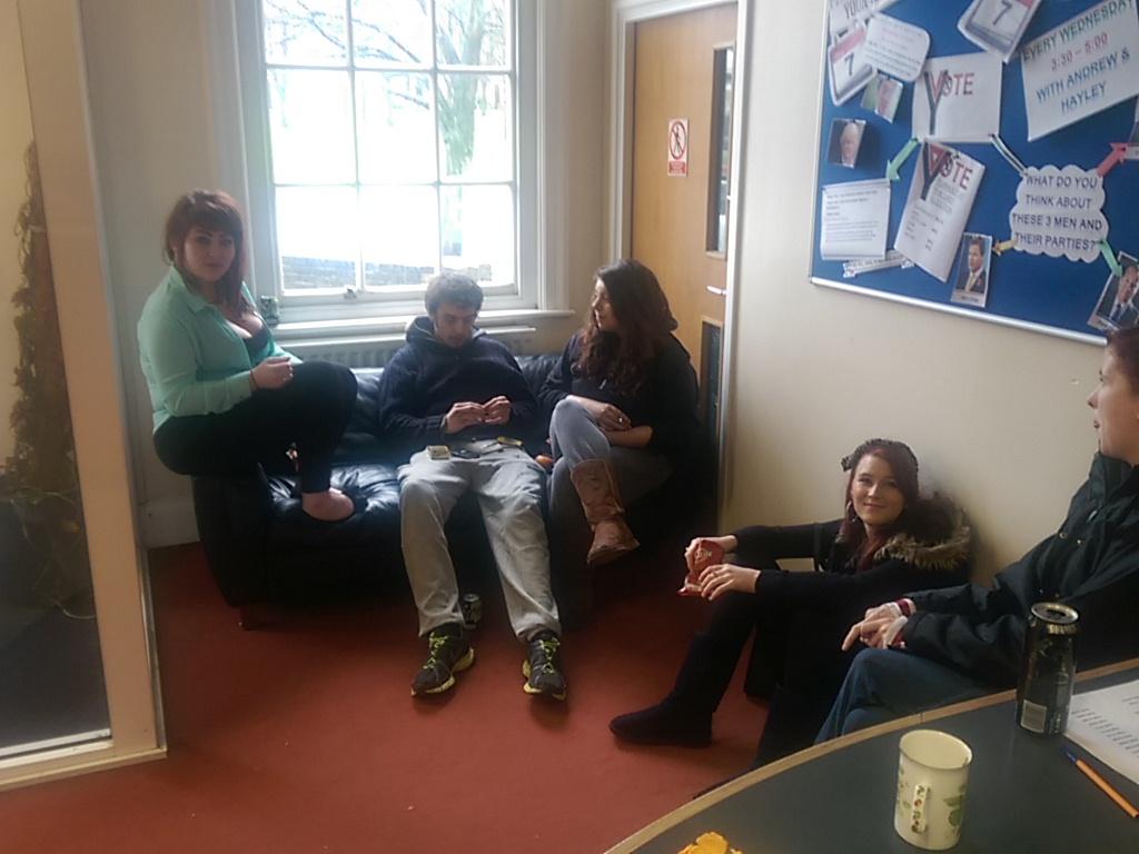 SupportWorkers's tweet image. #tenants chilling after #lunch! Big thank you to @SSJCharity #JordanHouse!