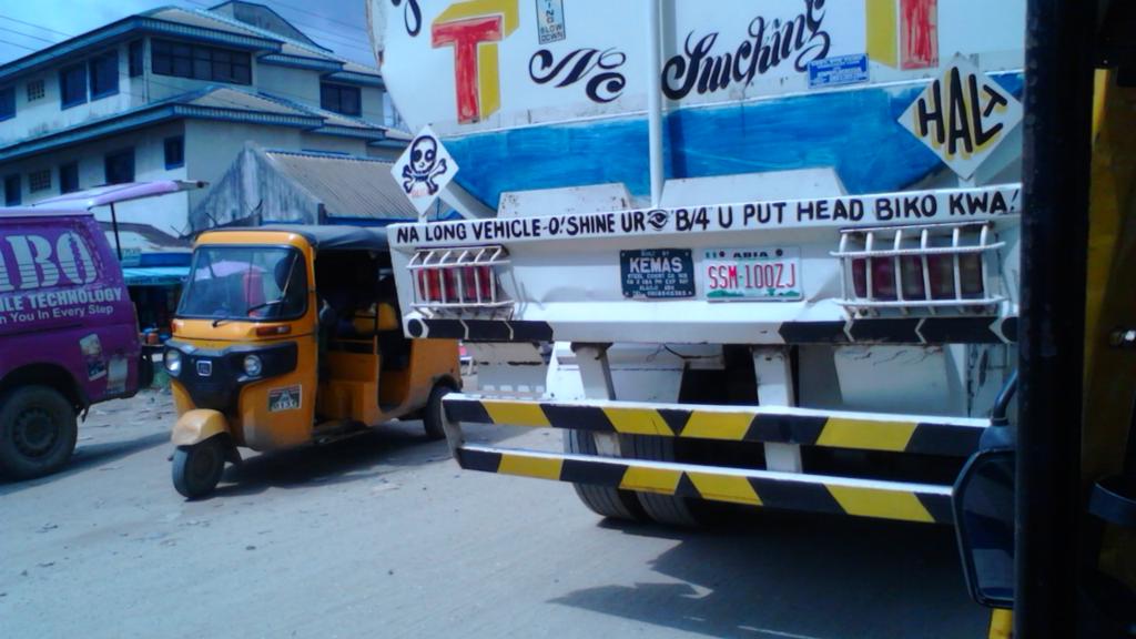 WoduEze's tweet image. Warning: Long Vehicle, careful while overtaking #TrafficMap #Translation @TouchPH