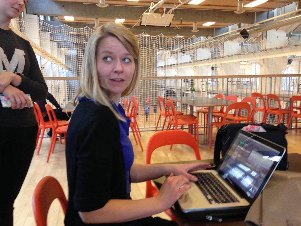 LeneLKF's tweet photo. Marianne redigerer Aarhus fortællingen #itk15 http://t.co/YaRsrsgsaw