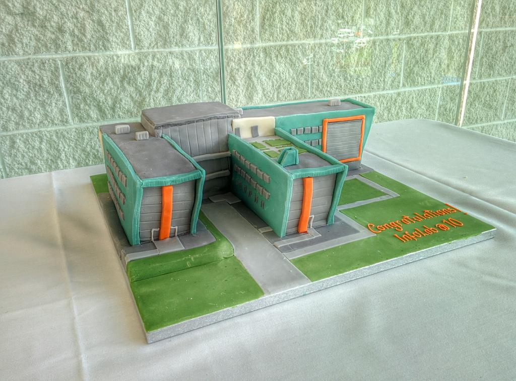 _kiwijason's tweet photo. There's also building-shaped cake! #InfoLab10 http://t.co/EXkEb1xdFD