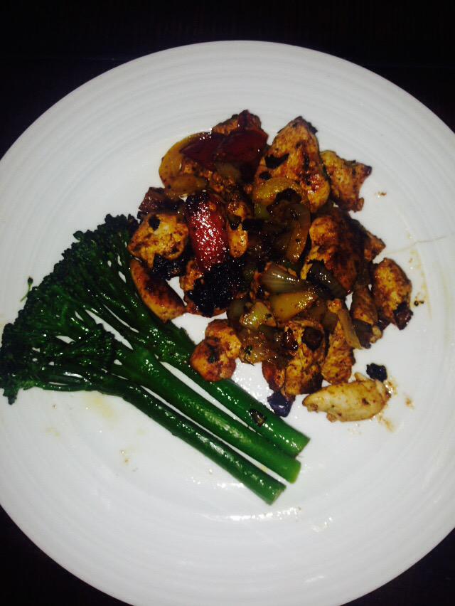 gettinglean15's tweet image. Dinner tonight day 4/90 was #paprikachicken not had a bad meal yet! @thebodycoach #90daysssplan #90daysss