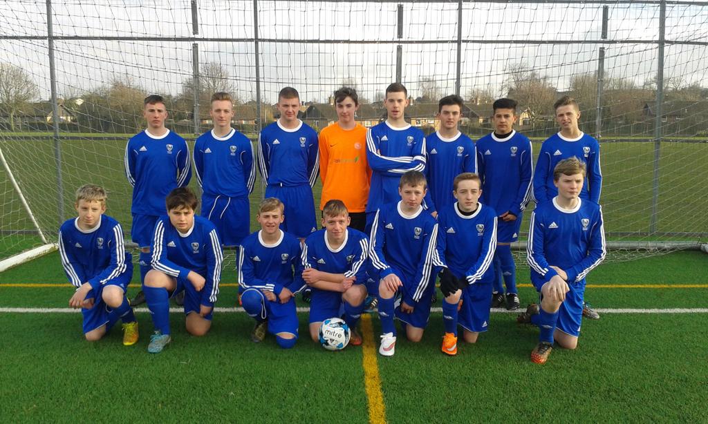 MrGell's tweet photo. Year 10 football team @hallparkacademy  wearing their new @HallParkPE footy kit in their match tonight #gohallparkpe http://t.co/dOnkfqIaYP