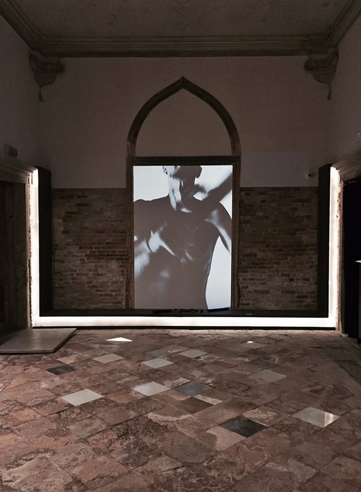 andreamorucchio's tweet photo. #Videoinstallation RIVOLUZIONI by Andrea Morucchio @VITRARIA Palazzo Nani Mocenigo #Venezia #contemporaryart http://t.co/lYqrCJNikk
