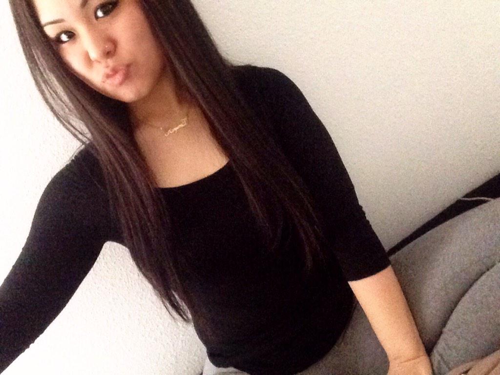 iamharuuu's tweet photo. #GoodMorning MENTIONS
😍🙈👅👋💦😘
#RETWEET For Mention
Strangers Welcomed💯👭
❤️👣💚👣💜👣💖👣💙👣
#Fav for a Follow 👣🔙 http://t.co/flWdWoaV4k