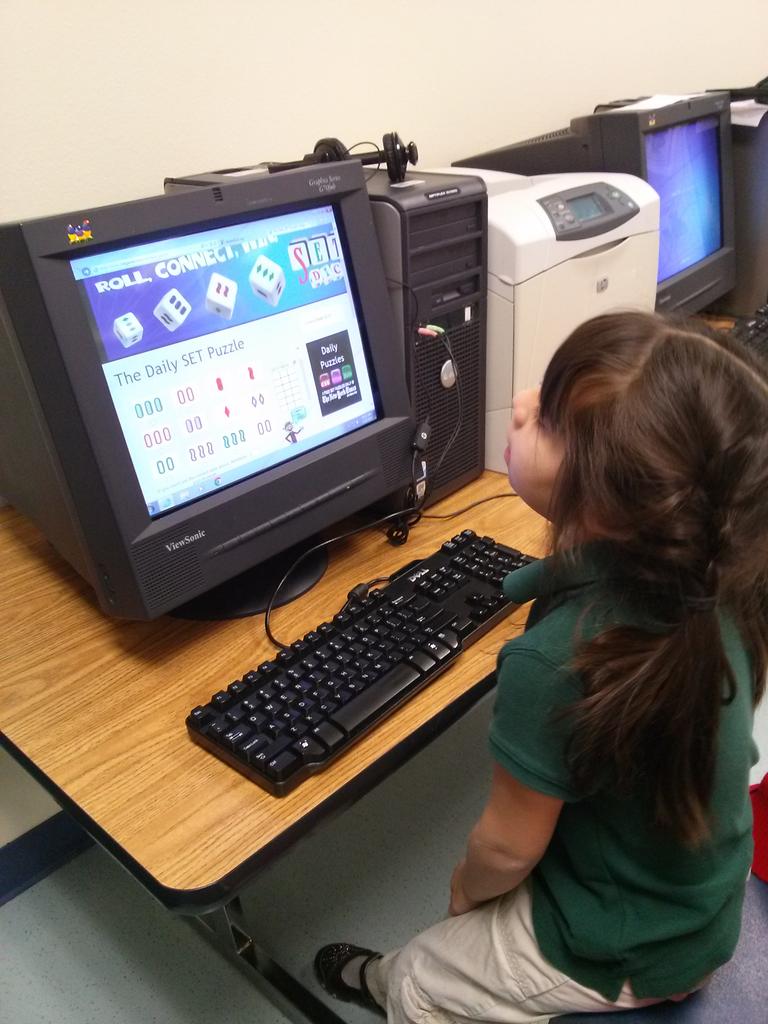 GTandIBteacher's tweet photo. #dailychallenges #sometimesfun #todayisfrustrating #shouldtakelessthan10minutes
#iloveteaching #dentonchat #bormanpyp http://t.co/xbd9dnktdU