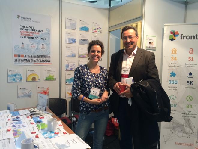 FrontMarineSci's tweet photo. Our Field Chief Editor, Carlos Duarte, & Journal Manager, Nina Rothe, having a great time at #Aslo2015.@duarteoceans http://t.co/prVrhkTGYk