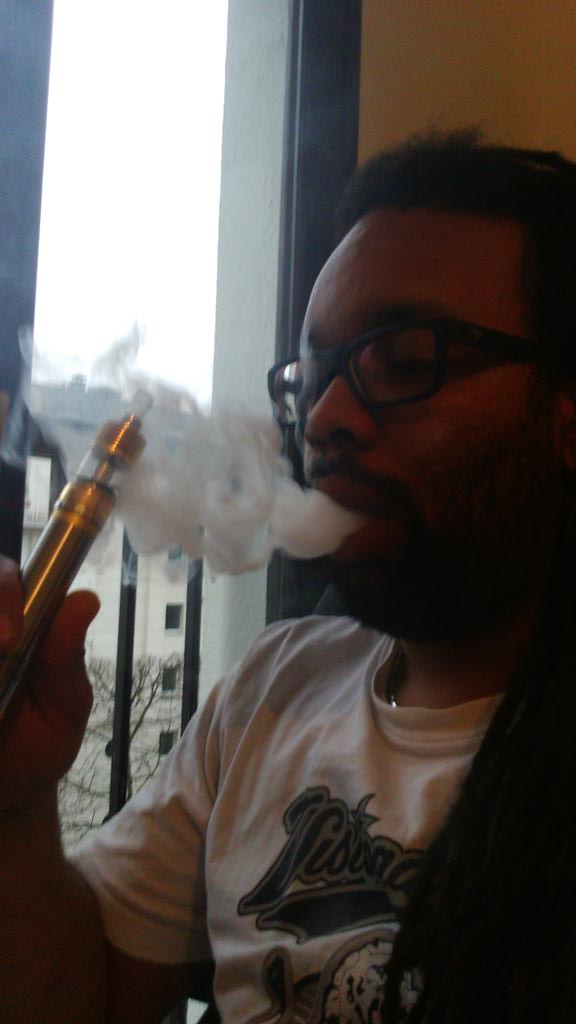 MyVapProject's tweet image. Vaping some @Alchemy_eliquid  "english garden party "... #vaping #vapelife #vapeporn