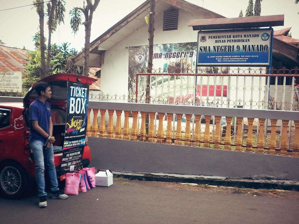 #Latepost, Penjualan Race Pack On The Road, Tadi siang di skolah2.<a href="/smanixmanado/">SMA NEGERI 9 MANADO</a>, <a href="/MANADOColorRun/">SO7 LIVE IN MANADO</a>,Prep ur self fo 2day