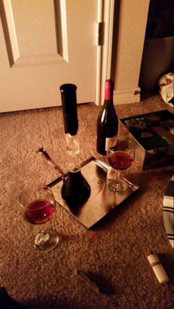 Intl_Highlife's tweet photo. #HowToGetTheBitches http://t.co/jPpfriWh16