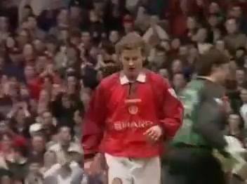  Happy birthday Ole Gunnar Solskjaer. Remember when he received a standing 