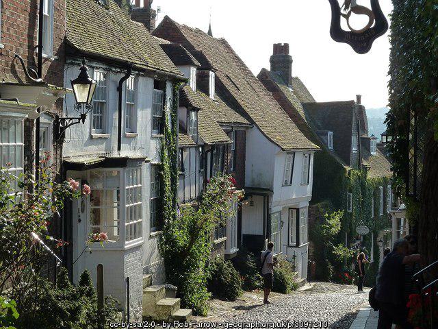 davidyappy's tweet photo. Beautiful Mermaid St, Rye, East Sussex.  http://t.co/XKlkajQHVZ