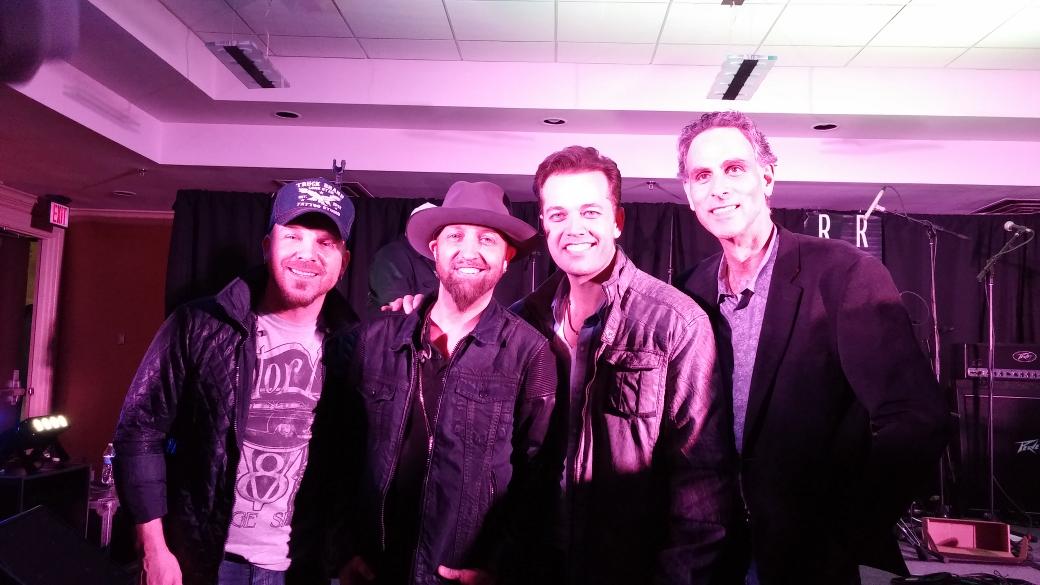 lucashoge's tweet photo. Great show last night with my label mates @locashcowboys #crsofficial #reviverrecords #gamblefamilyvineyards http://t.co/po3DyGNLoC