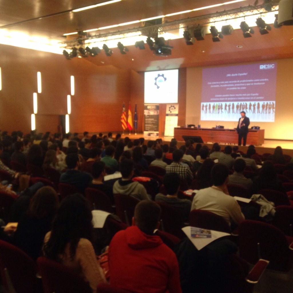 arturo_ortigosa's tweet photo. Y sigue Ferradás de #ESIC dando toda una lección #jediivlc. Y mañana más con "De ingeniero a empresario en 7 pasos" http://t.co/jJSe28fV9h