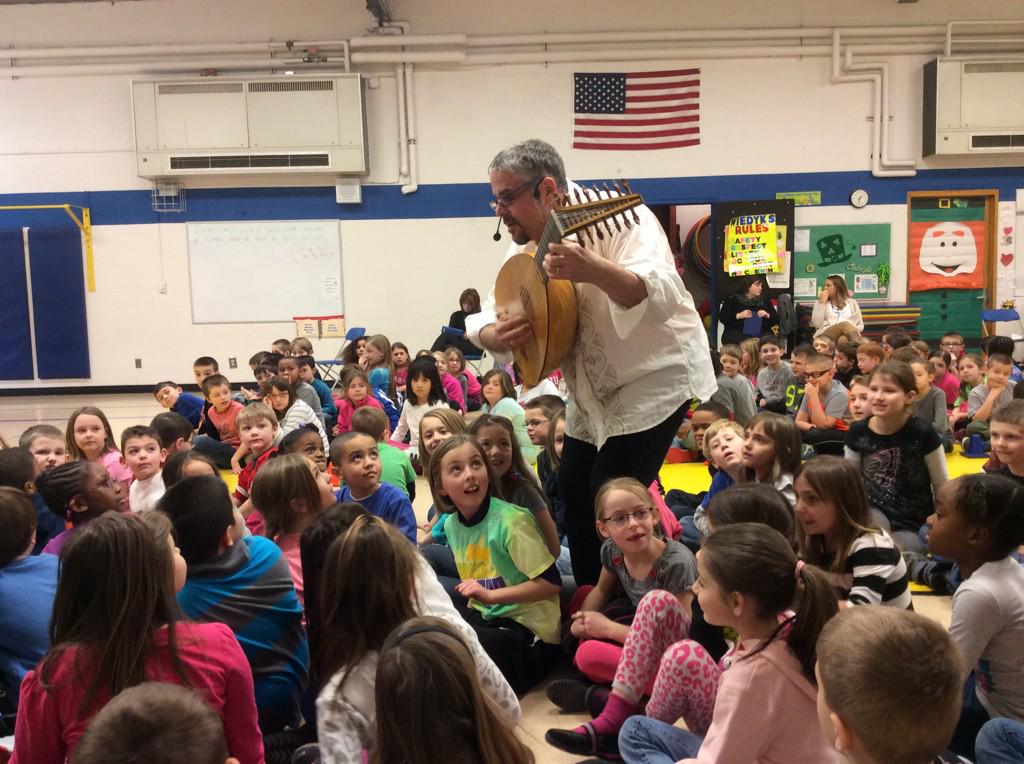 EdisonGradeTwo's tweet photo. Enjoying the "World of Music" Assembly.  #fraserps http://t.co/ekvSRNutVX