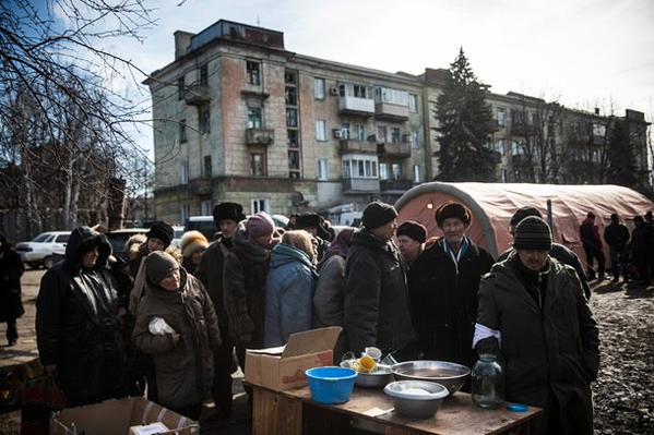 24todaynetua's tweet image. Как выживает оккупированное российскими террористами Дебальцево. ФОТО 24today.net/open/324129