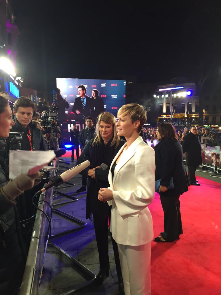 NetflixUK's tweet photo. ...@RealRobinWright on the red carpet for the #HouseOfCards season 3 premiere. http://t.co/63JhI3gLSy