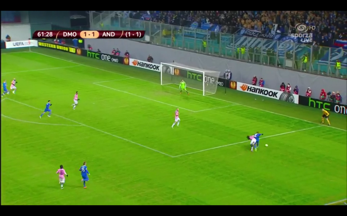 reinout_vz's tweet photo. Van een blunder gesproken... #dmoand #EuropaLeague http://t.co/F3ia0ccIFU