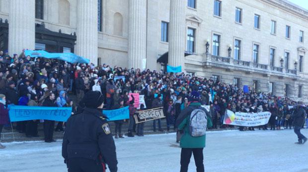 ctvwinnipeg's tweet image. In Pictures: Students march against racism winnipeg.ctvnews.ca/features/in-pi…