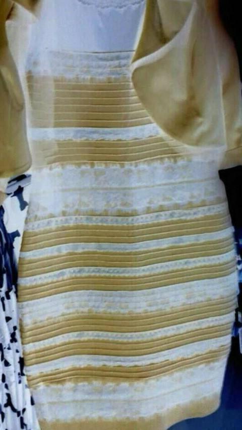 Это платье золотое или синее