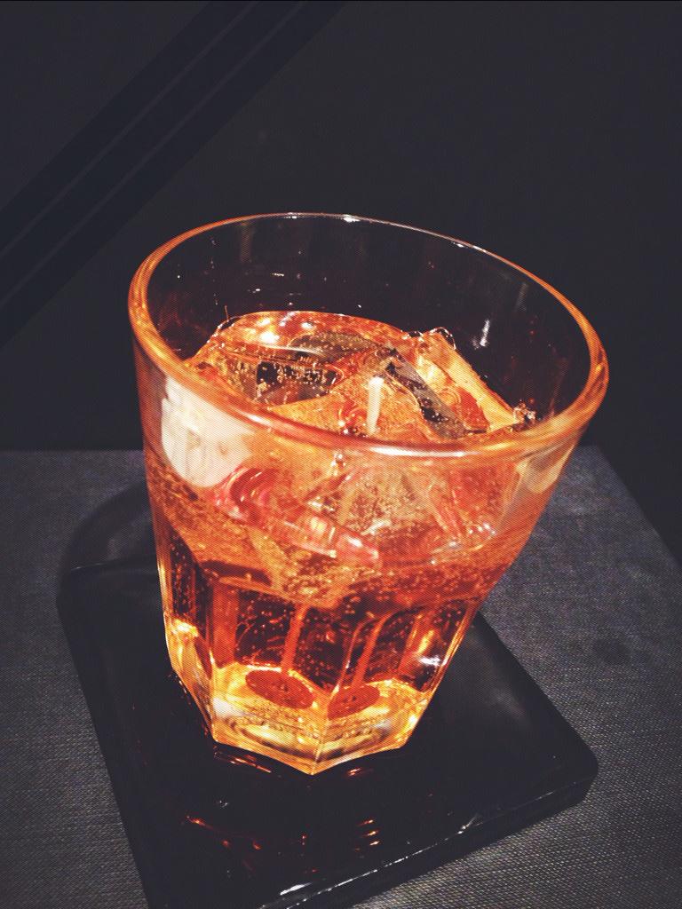 HappyHourCoCa's tweet photo. Crisp and fizzy Apple Cider on the rocks cocktail candle, from Happy Hour! Fresh👌🍏#cider #happyhour @Review_Eagle http://t.co/jiHwjakTrb